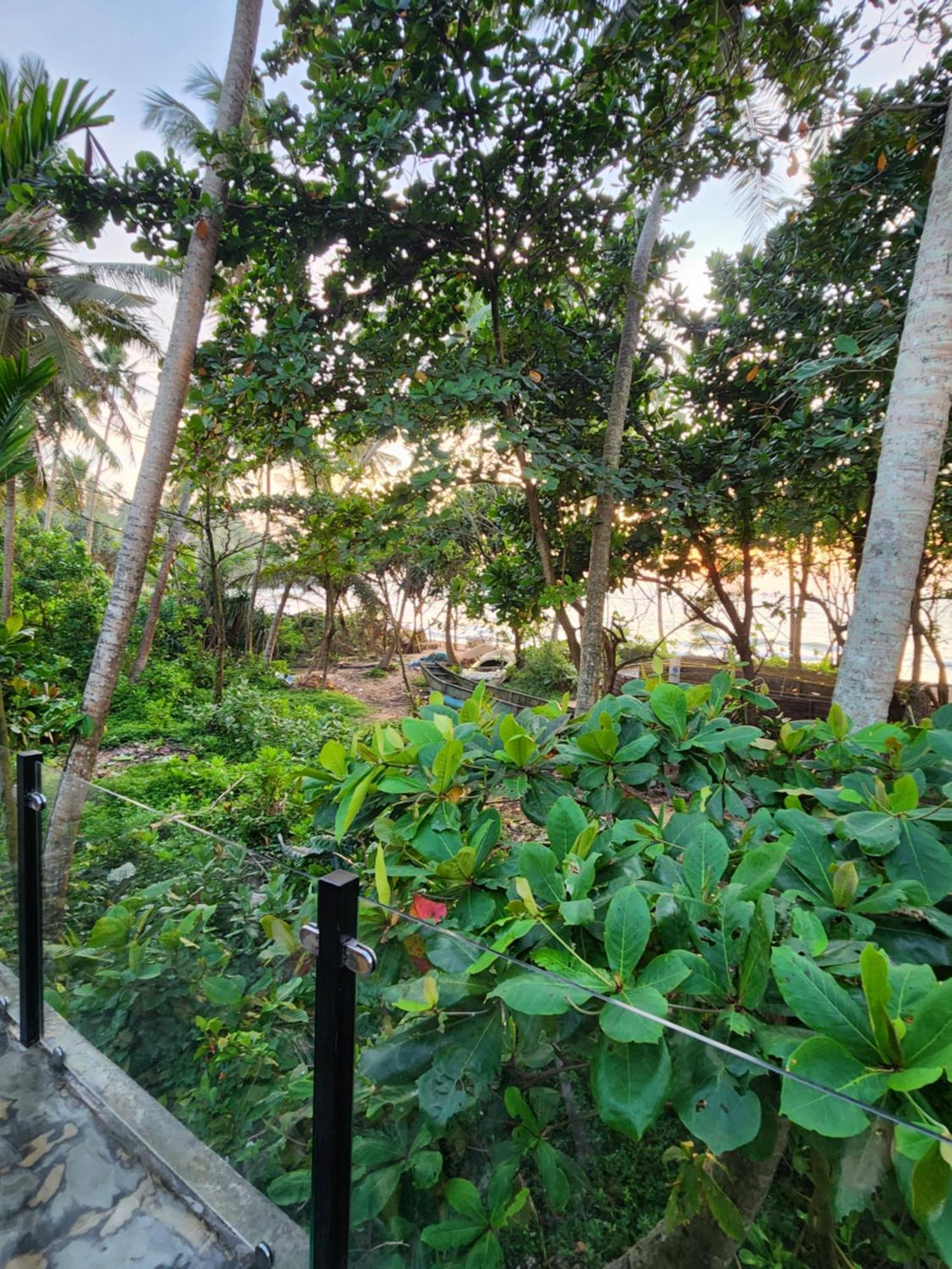 Red Sun Beach Villa Kosgoda Exterior photo